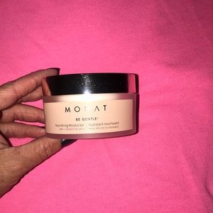 Monat moisturizer
